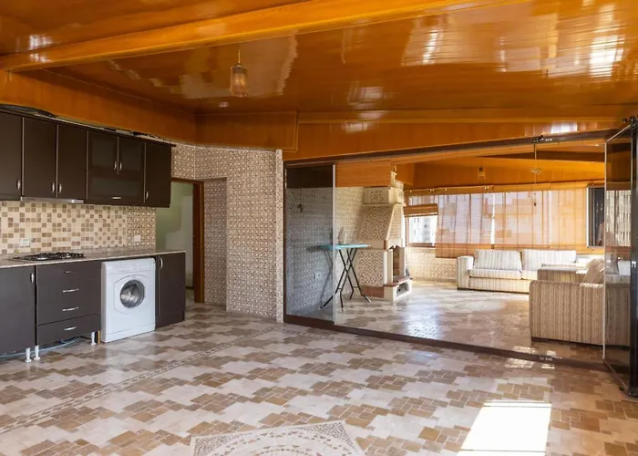 Large Duplex With Sea View דירה