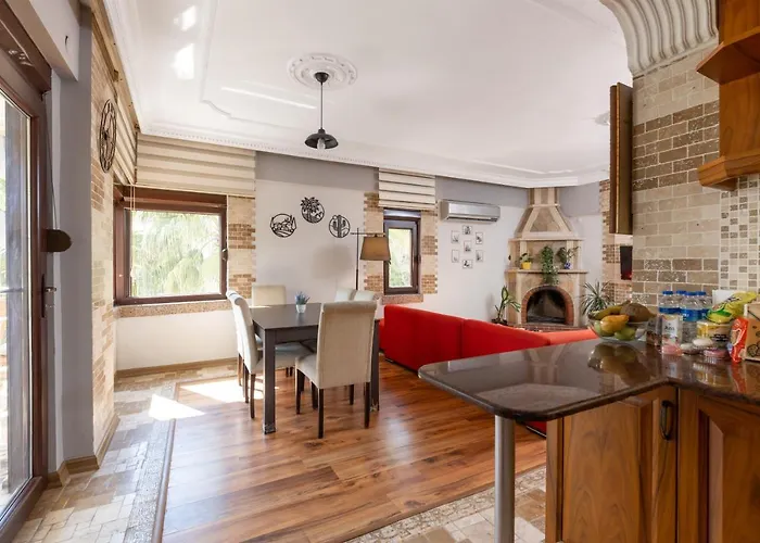 Large Duplex With Sea View דירה