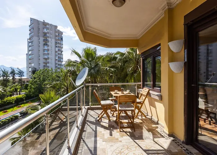 Lägenhet Large Duplex With Sea View Antalya