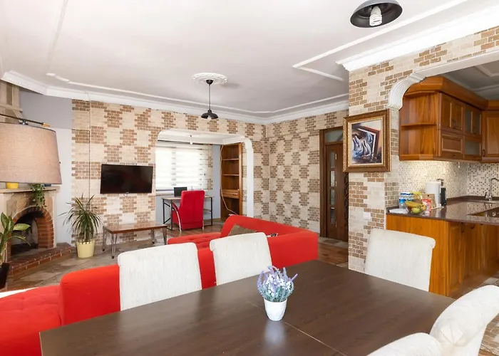 Large Duplex With Sea View דירה *